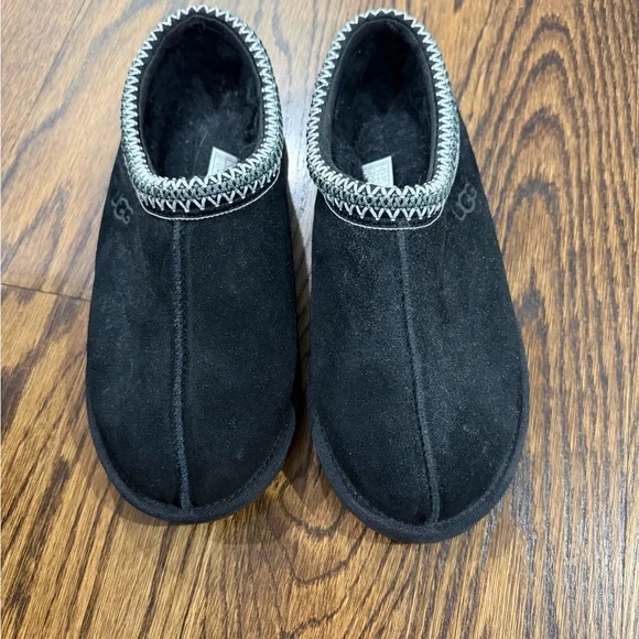 UGG Black Suede Slip-On Footwear - Picture 1 of 4